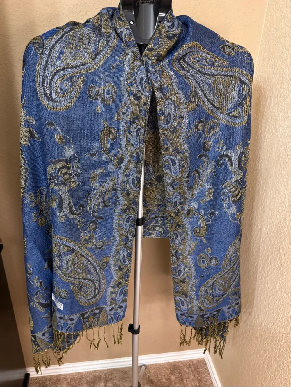 pashmina lightweight paisley